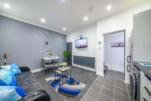 a living room with a couch and a table at *RA31S* For most relaxed & Cosy Stay/Parking/WiFi in Morley