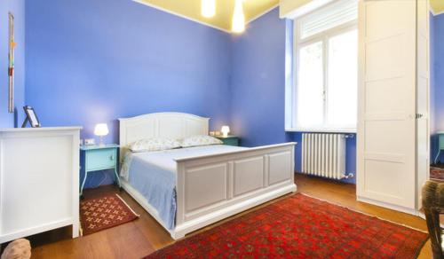 a blue bedroom with a bed and a window at Apartment Como 54b in Como