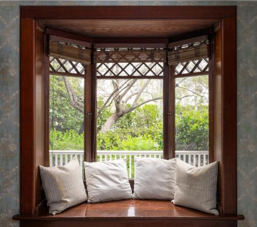 Ruang duduk di De La Vina Inn