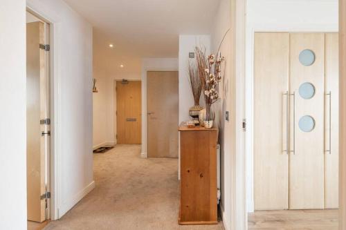 Calming Sea View City Apartment photo 15