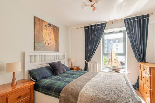 Calming Sea View City Apartment photo 8