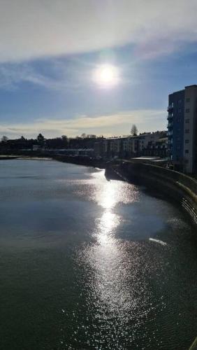Calming Sea View City Apartment photo 29