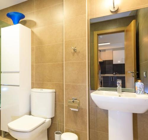 a bathroom with a toilet and a sink at BRUNO'S HOME in Cotillo