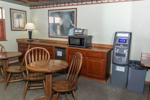 a dining room with a microwave and a table and chairs at Rocker Inn in Butte