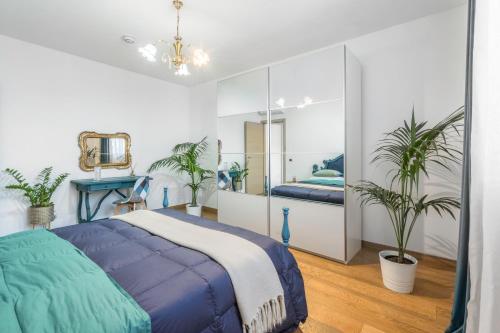 FLORENCE GIANNOTTI HOME