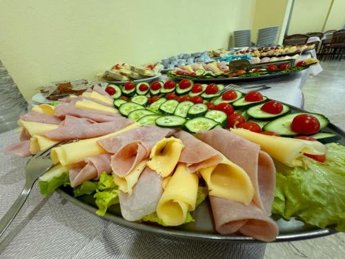 Makanan di atau berdekatan hotel