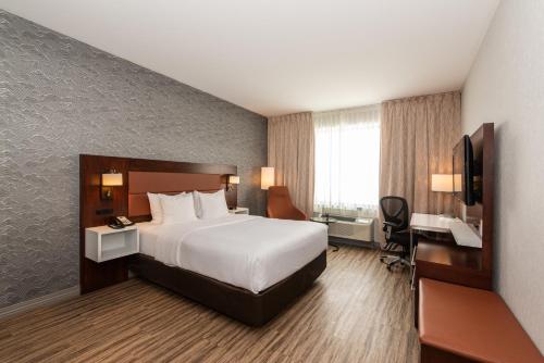 Katil atau katil-katil dalam bilik di Quality Inn & Suites