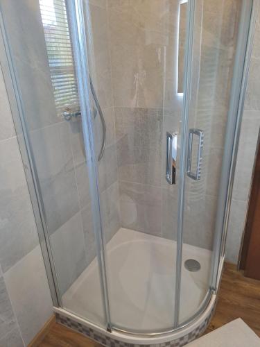 Ein Badezimmer in der Unterkunft Víkendový domček Tis