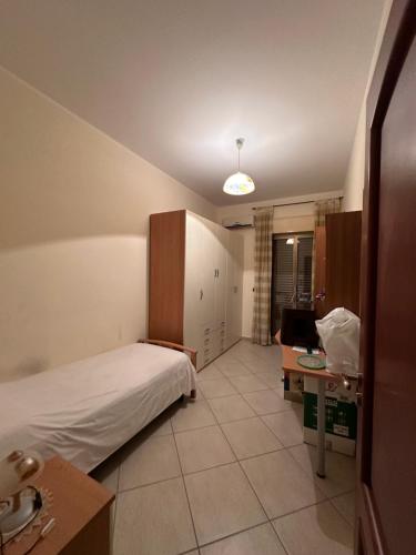 Ein Bett oder Betten in einem Zimmer der Unterkunft appartamento vicino al mare