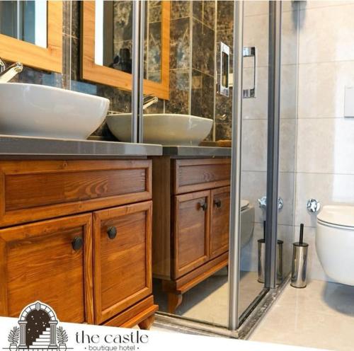 a bathroom with two sinks and a shower at Lotus City Sığacık in Seferihisar