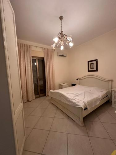 Een bed of bedden in een kamer bij appartamento vicino al mare