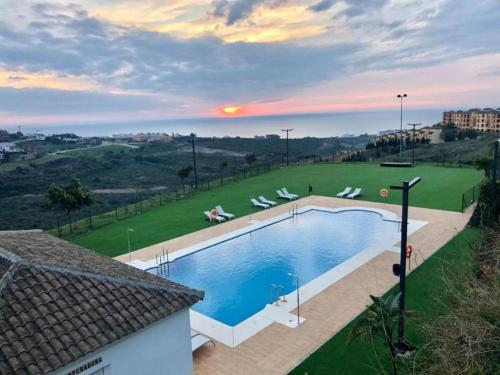 Precioso apartamento con vistas a mar y montaña en Manilva