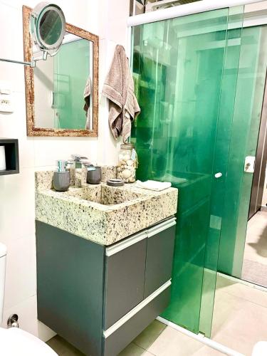 a bathroom with a sink and a mirror at Studio 219 em Santos in Santos