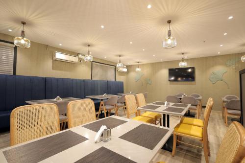 a restaurant dining room with tables and chairs at Aurum Keys By VYDA in Bengaluru