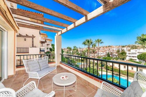 4 Bed detached villa close to golf & beach with shared pool.