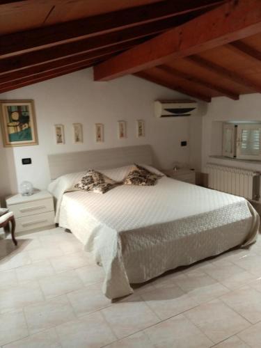 a bedroom with a bed in a room at Casa al mare in Massa
