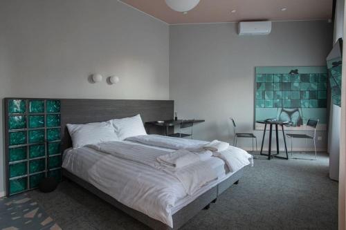 a bedroom with a large bed and a desk at Resume Apartments, Swimmer Corner No 2 by URBAN RENT in Kaunas