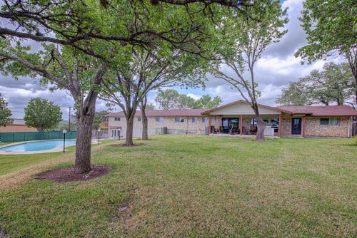 Gallery image of Perfect for Large Groups, Private Pool and Yard in Austin