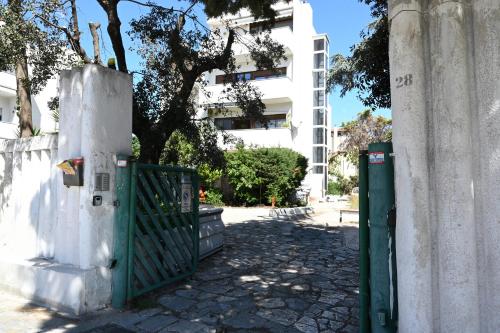 Το κτήριο όπου στεγάζεται  το διαμέρισμα