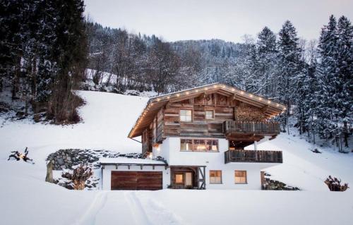 a log cabin in the snow with a balcony at Ferienhaus in Hart Im Zillertal mit Eigenem Balkon in Hart im Zillertal