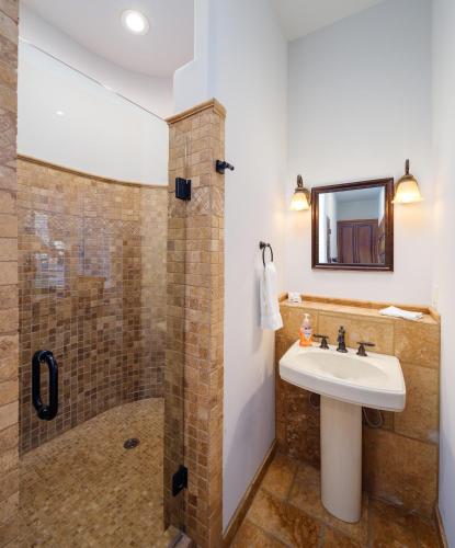 Ένα μπάνιο στο Desert Mountain Majesty - Private Spa&Guest Casita