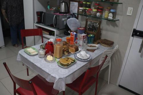 Φαγητό σε αυτό το δωμάτιο σε οικογενειακή κατοικία ή κάπου εκεί κοντά