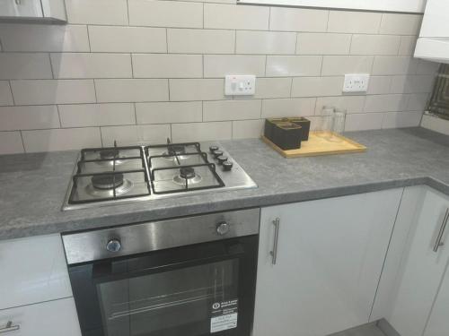 a kitchen with a stove and a counter top at En-suit double bedroom with bathroom in Manchester in Manchester