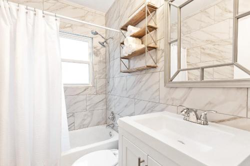 Ένα μπάνιο στο Best Location in Atlanta by PiedmontPark, Beltline, PCM, GA Tech, Emory