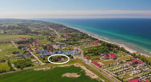- une vue aérienne sur les maisons d'armurerie sur la plage dans l'établissement Villa Amber - b43068, à Gąski