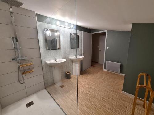 Koupelna v ubytování Gîte Cinqcy 2
