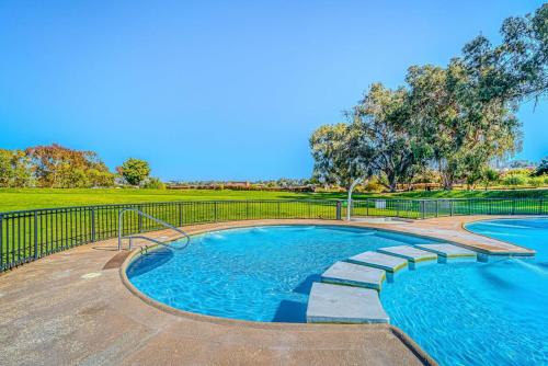 a swimming pool with a fence around it at Refugio Azul 3D con Vistas in Puchuncaví