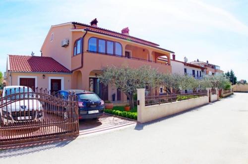 Ferienwohnung in Pula mit Grill, Garten und Terrasse