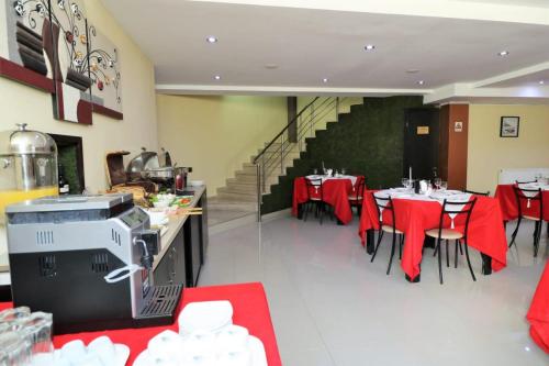 East Gate Boutique Hotelにあるレストランまたは飲食店
