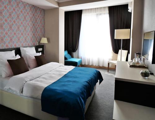 East Gate Boutique Hotelにあるベッド