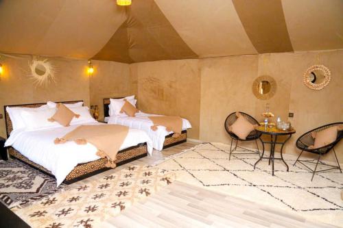 Letto o letti in una camera di RiadSuerteloca Merzouga