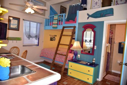 a childs bedroom with a bunk bed and a sink at SI COMO NO INN in Flagler Beach