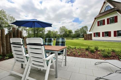 Zahrada ubytování Schönes Ferienhaus in Boltenhagen mit Terrasse, Grill und Garten
