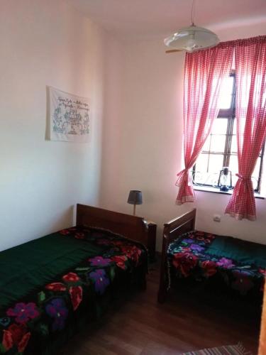 Postel nebo postele na pokoji v ubytování Country house pivnica Milic Rogljevo