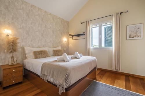 Postel nebo postele na pokoji v ubytování Casas do Salao by Homie