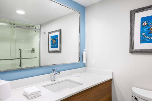 a bathroom with a sink and a mirror at Hampton Inn & Suites San Juan in San Juan