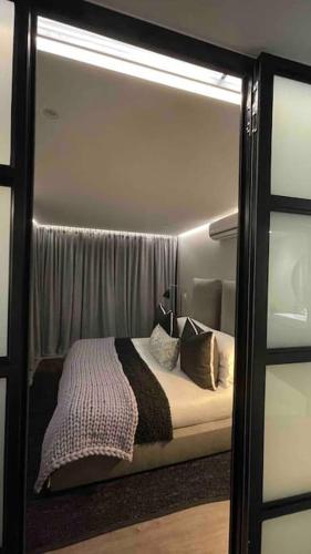a mirror reflection of a bed in a bedroom at Beyond Paradise in Knysna