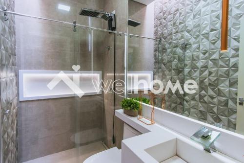 a bathroom with a shower and a toilet and a sink at Casa em condomínio com piscina em Pardinho in Pardinho