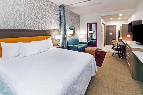 Postel nebo postele na pokoji v ubytování Home2 Suites By Hilton Weatherford