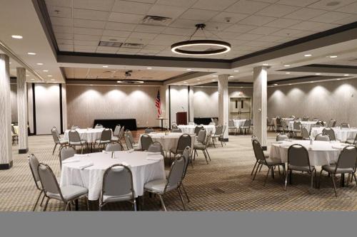 a banquet hall with white tables and chairs at Holiday Inn Quincy by IHG in Quincy