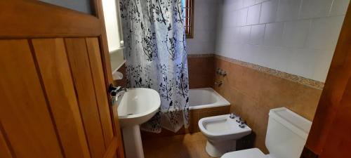 Koupelna v ubytování Ramayon Centro