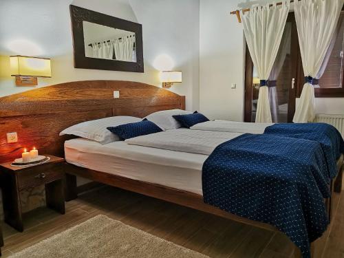 מיטה או מיטות בחדר ב-Ferienwohnung für 2 Personen ca 22 qm in Plitvicka Jezera, Plitvitzer Seen