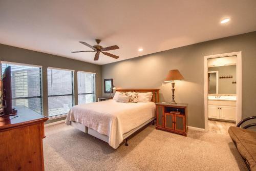 Ένα ή περισσότερα κρεβάτια σε δωμάτιο στο CW B216 Tubers Paradise