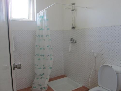 Un baño de Raja Beach Hotel