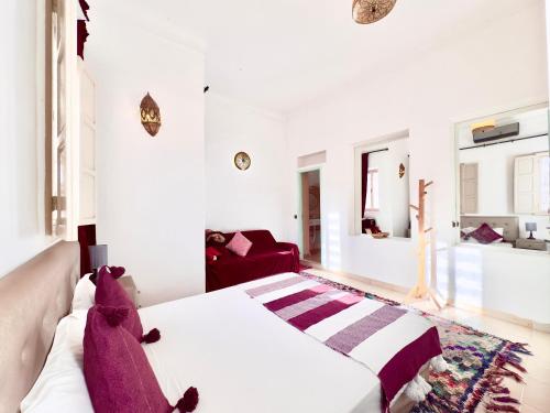Postel nebo postele na pokoji v ubytování Riad La Rose Des Sables
