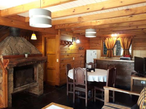 Restoran ili drugo mesto za obedovanje u objektu cabaña junto al arroyo